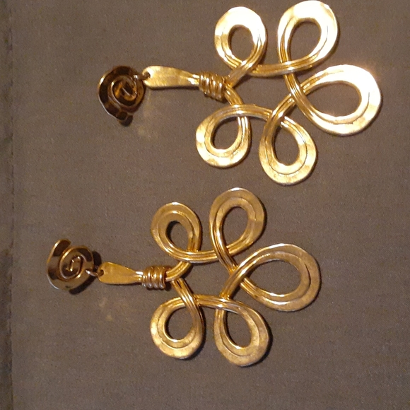 Gold Plated Earrings Jewelry - Gold Plated Earrings. (3" X 2") (L7 BC)